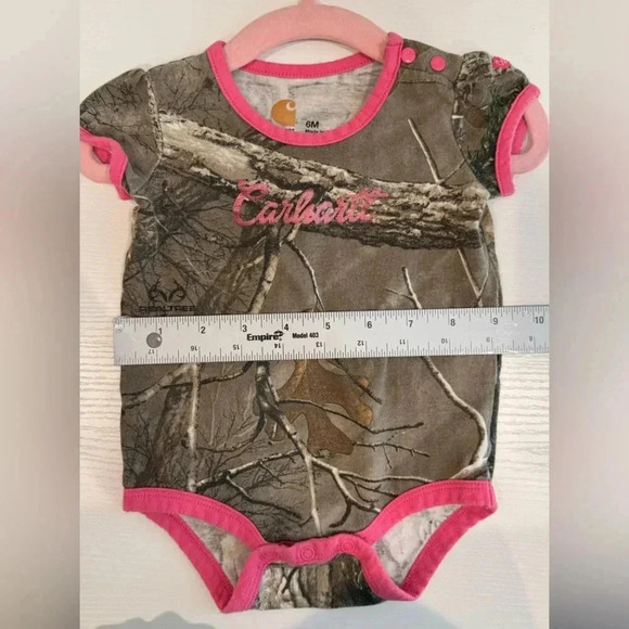 Carhartt Camo Snap Button Onsie Baby Girl Size 6 M‎ Baby Pink Camo 100% Cotton - Picture 9 of 10